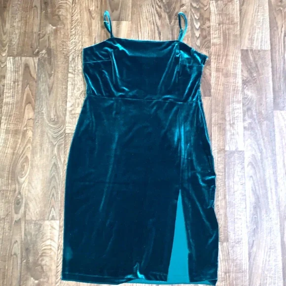 express green velvet dress retroféte Women's Greta Velvet Dress - Blue